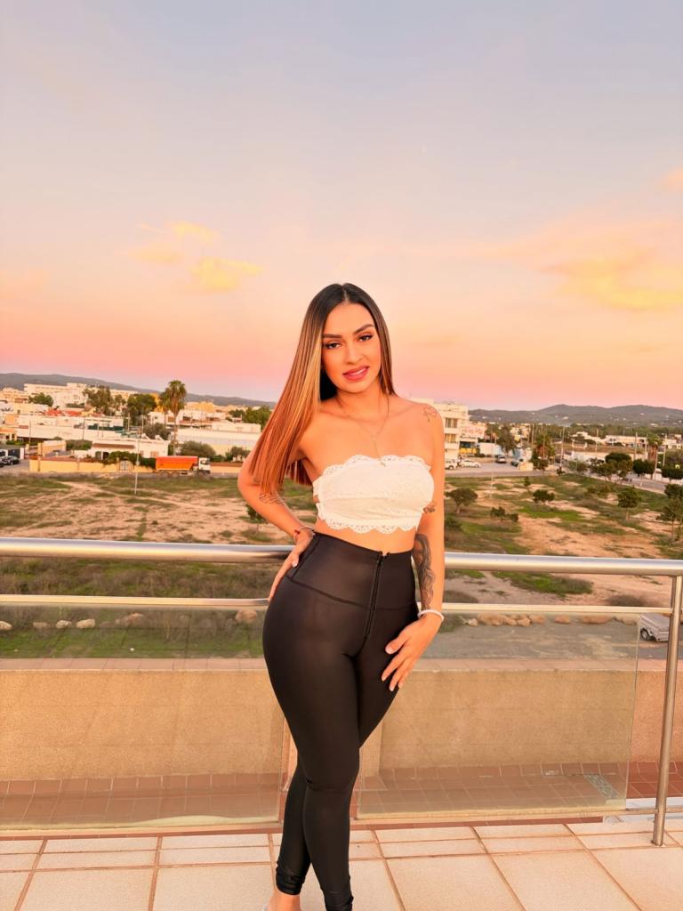 Chica busca chico en Ibiza: 