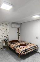 653450000: Chica busca chico en Barcelona