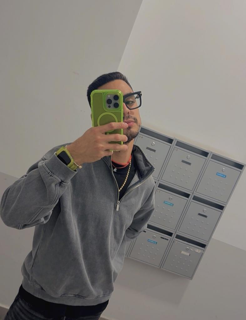 641738422: Chico busca chica en La Coruña