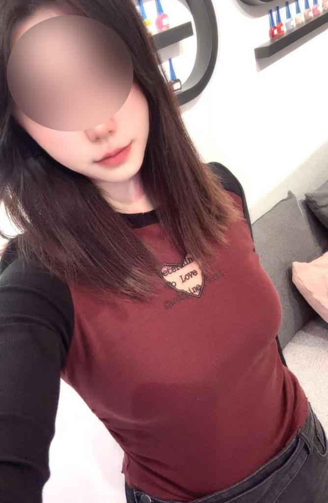 653450000: Chica busca chico en Barcelona