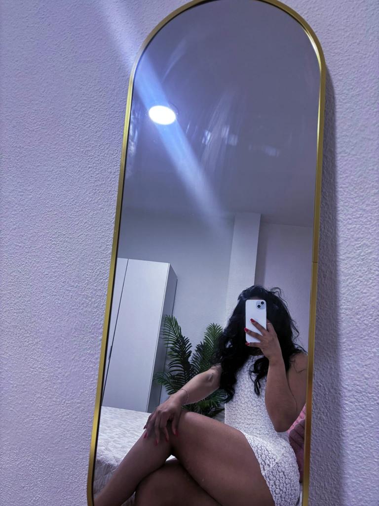 Chica busca chico en Granada: 