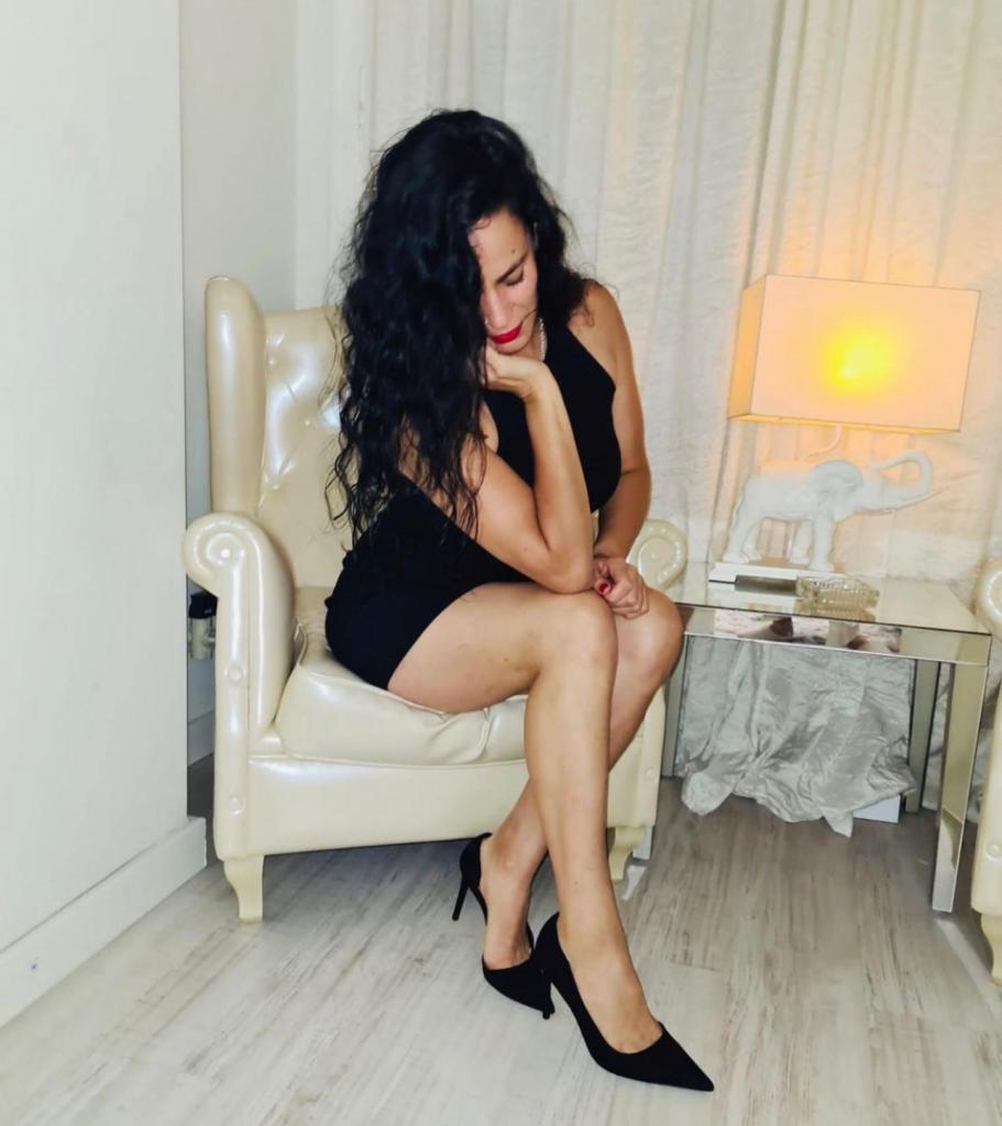 614225300: Chica busca chico en Zaragoza