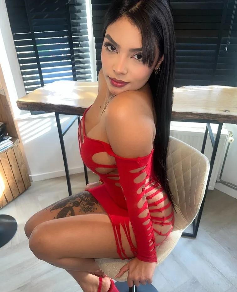 Chica busca chico en Granada: 