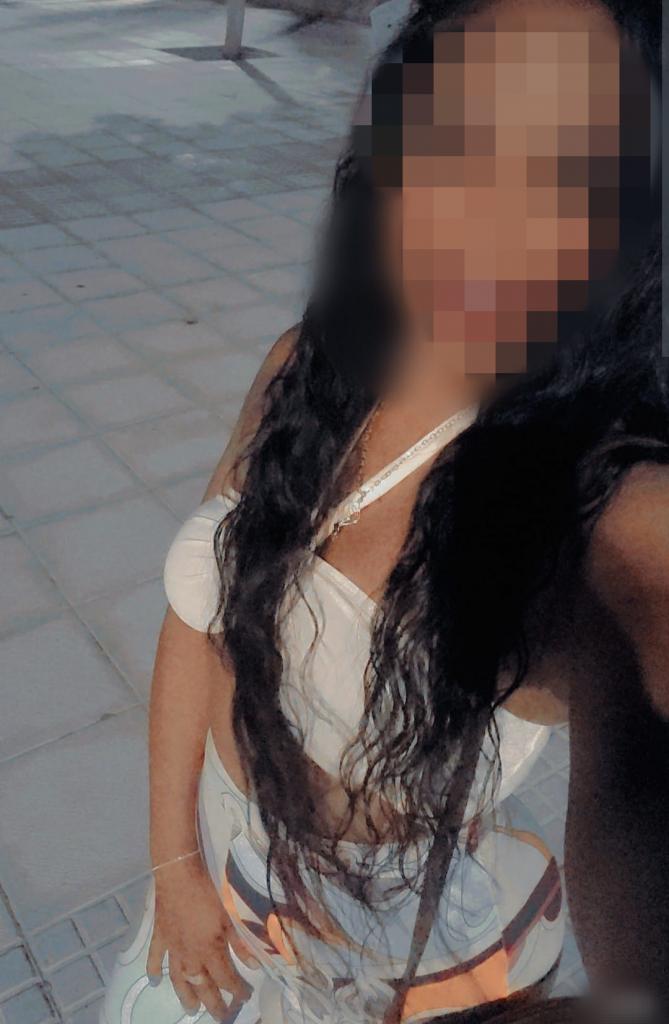 614737065: Chica busca chico en Pontevedra