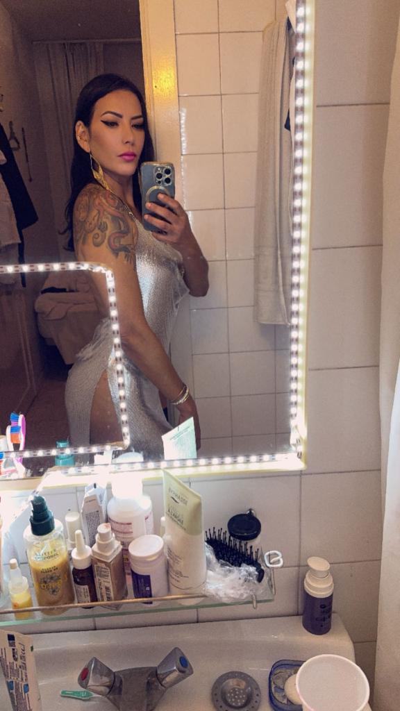 677320341: Chica busca chico en Granada