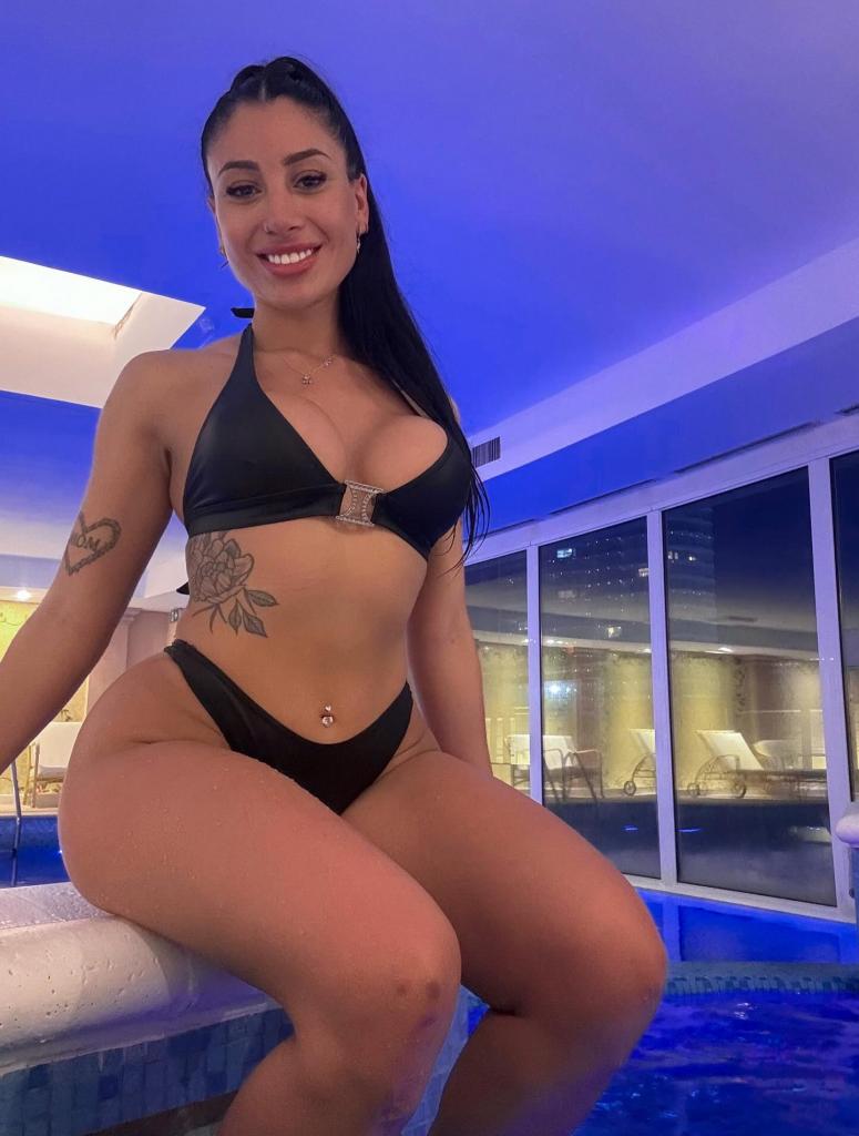 Chica busca chico en Alicante: Chica busca chico