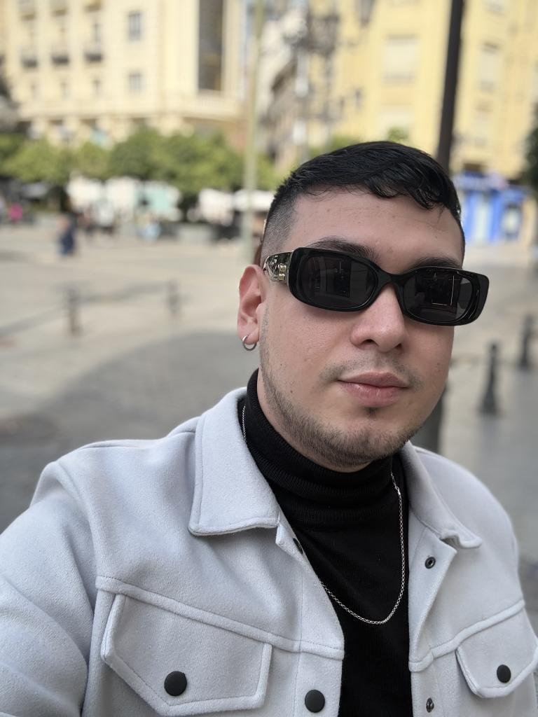 Chico busca chica en Sevilla: 