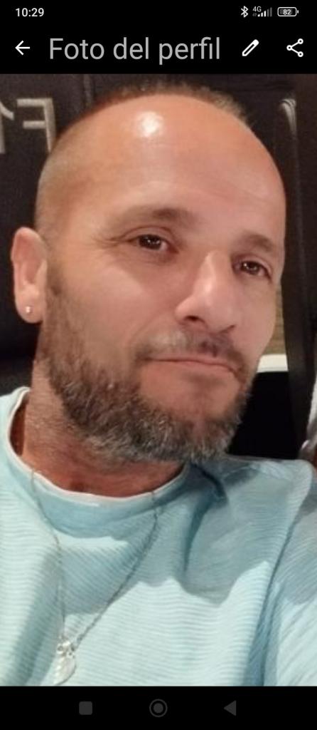 Chico busca chica en Sevilla: 