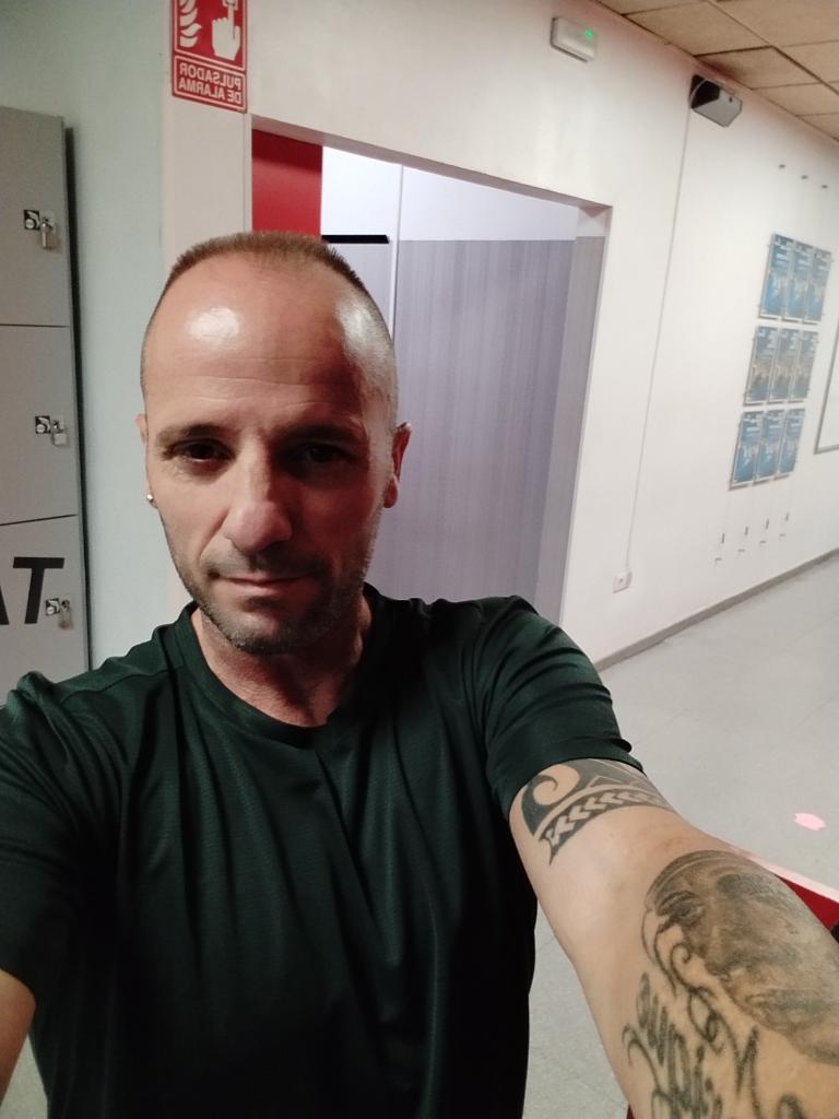 Chico busca chica en Sevilla: 