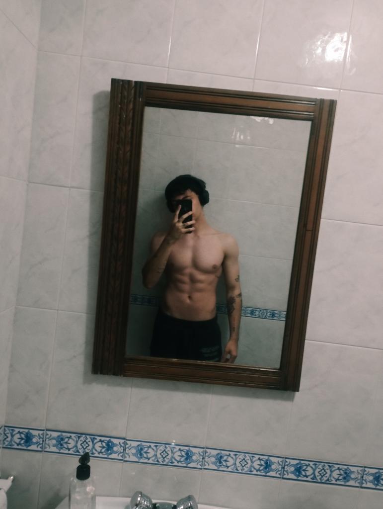 Chico busca chica en Granada: 