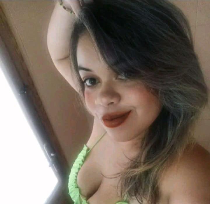 613393129: Chica busca chico en Barcelona