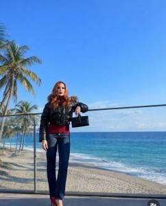 613967170: Chica busca chico en Sevilla