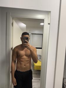 617256834: Chico busca chica en Burgos