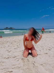 614952349: Chica busca chico en Barcelona