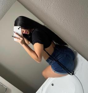 666411872: Chica busca chico en Sevilla