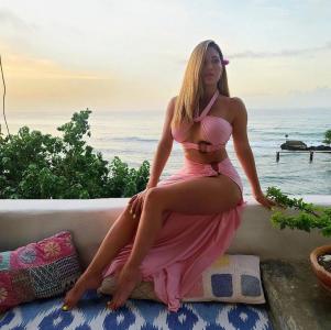 664776608: Chica busca chico en Melilla