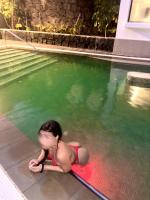 614498695: Chica busca chico en Gerona