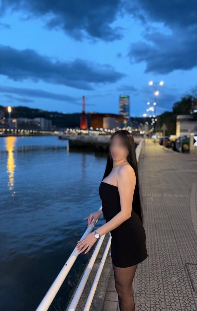 647341170: Chica busca chico en Málaga