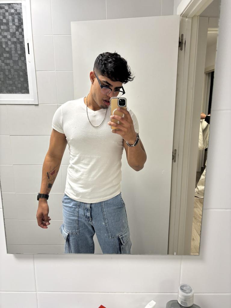 Chico busca chica en Granada: 