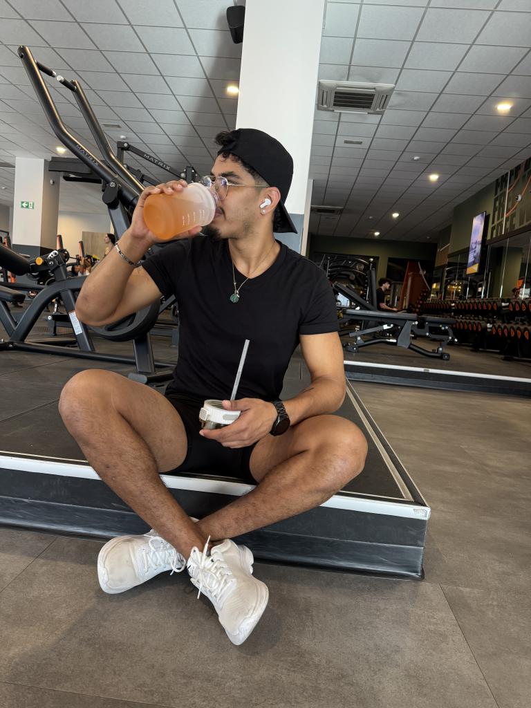 Chico busca chica en Granada: 