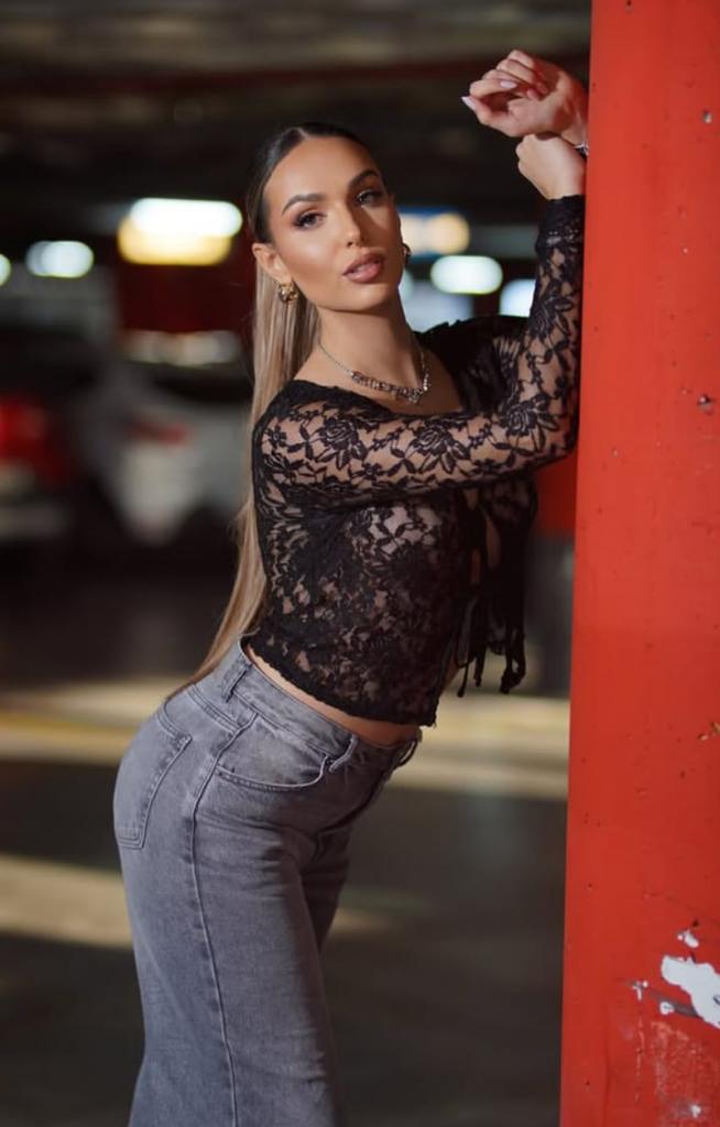 697239440: Chica busca chico en Menorca