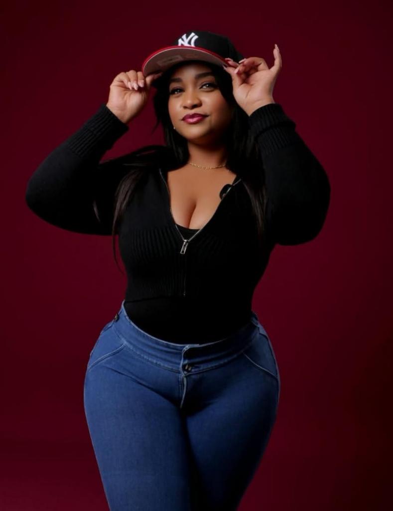 613784417: Chica busca chico en Sevilla
