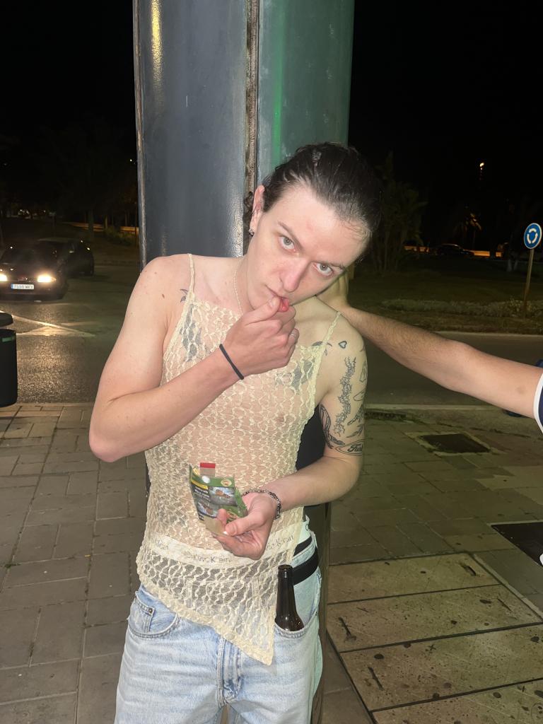 696098663: Chico busca chica en Málaga