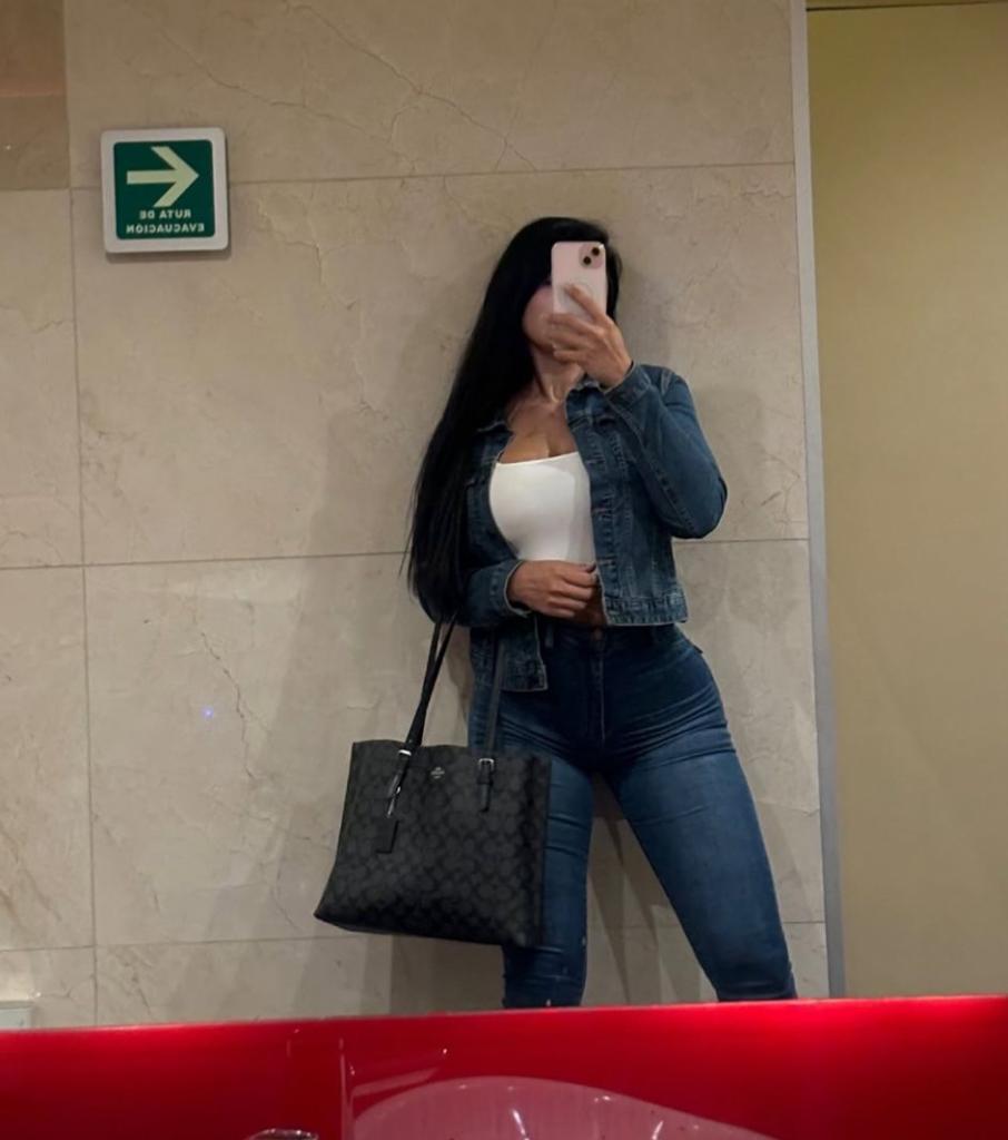 Chica busca chico en Almería: 