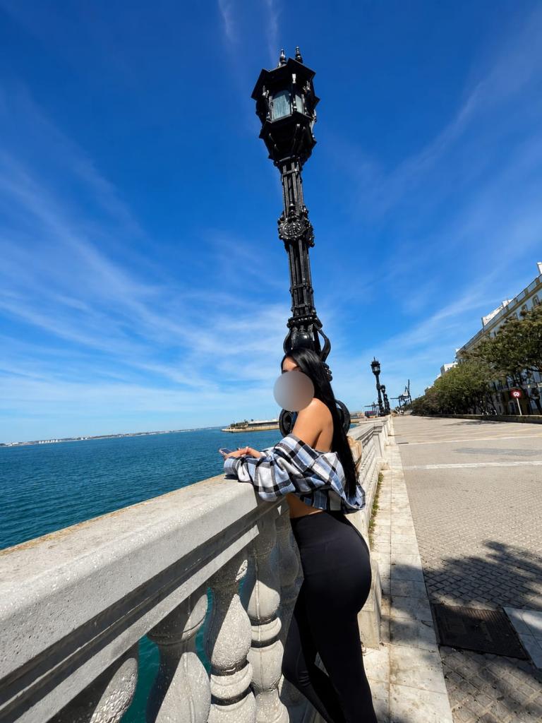 Chica busca chico en Málaga: Chica busca chico