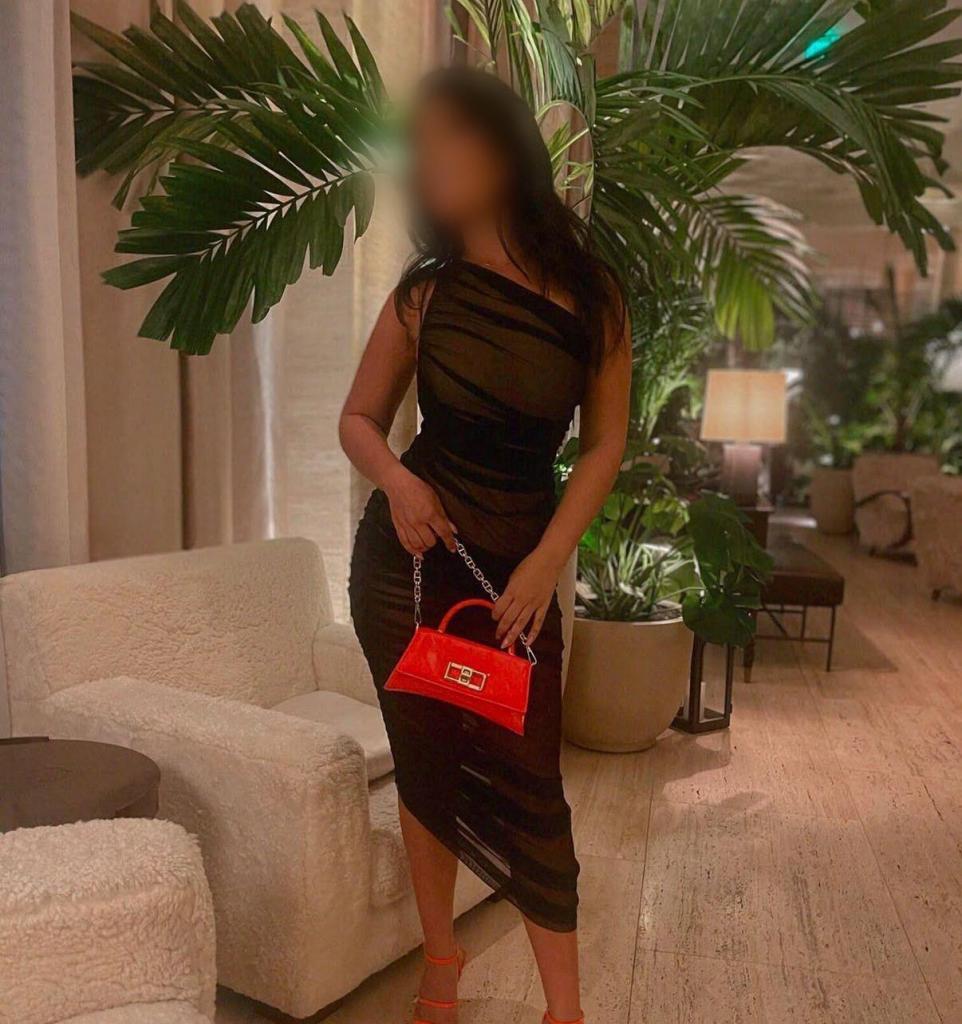 632283761: Chica busca chico en Ibiza