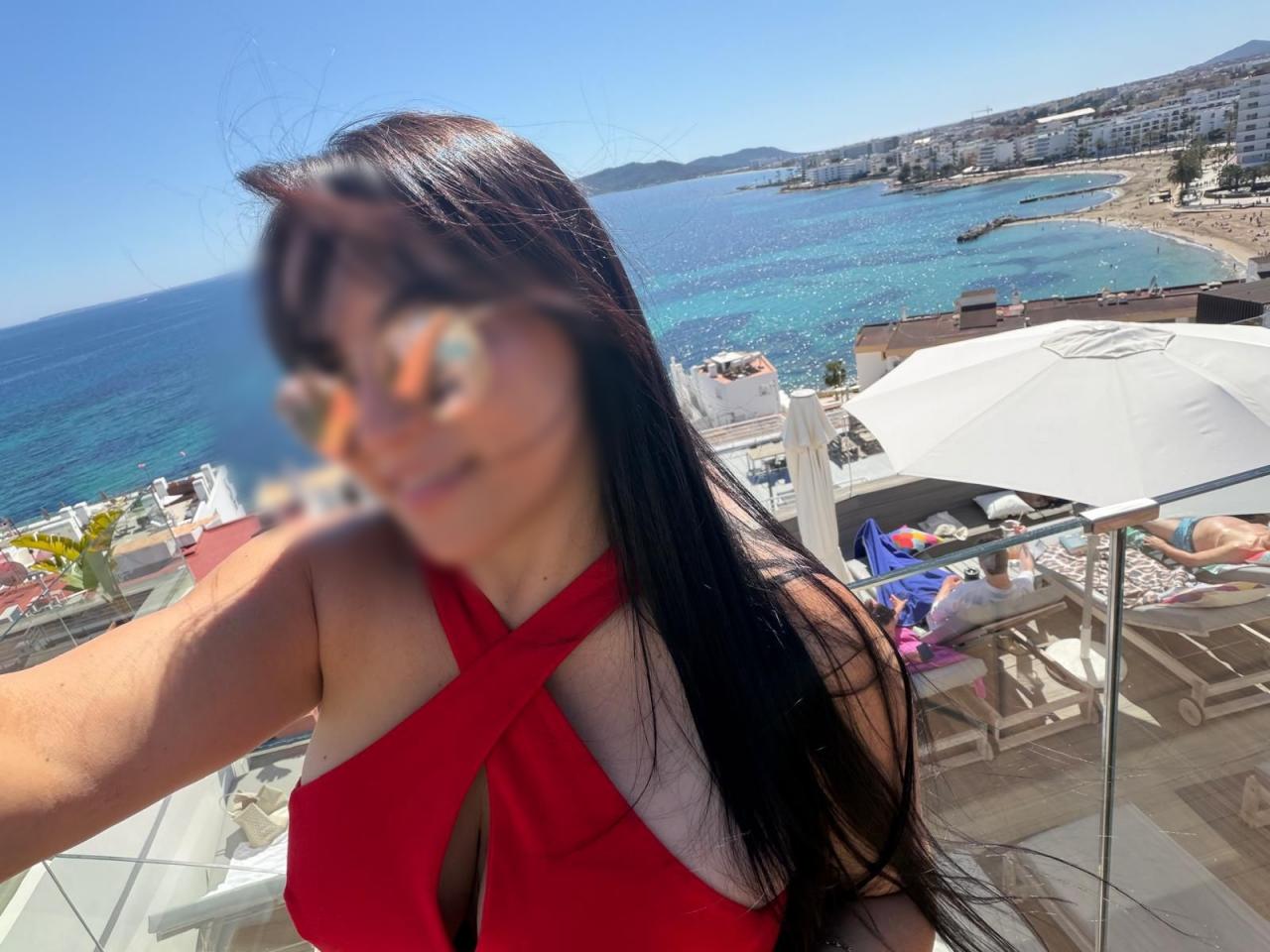 Chica busca chico en Ibiza: 