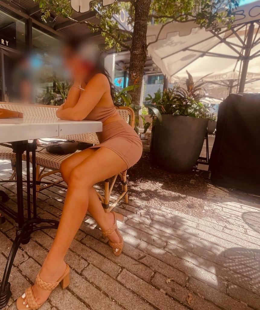 Chica busca chico en Ibiza: 