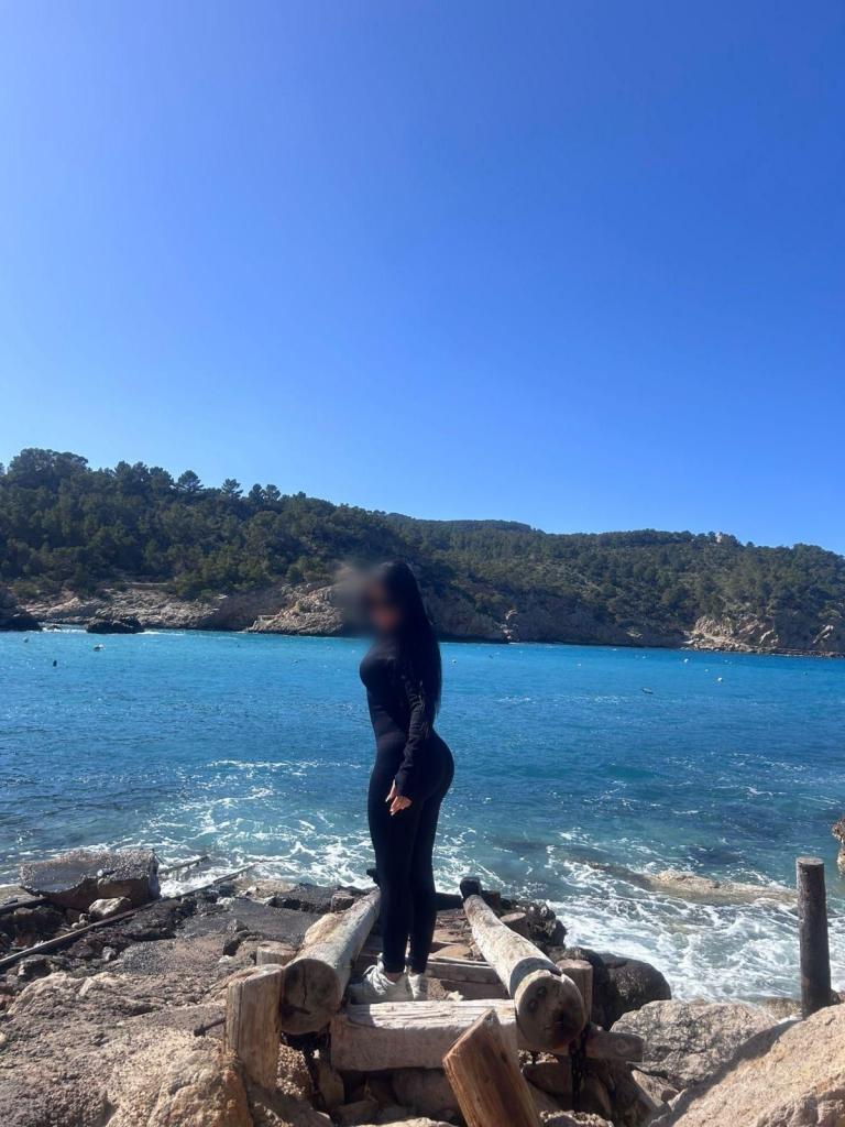 Chica busca chico en Ibiza: 