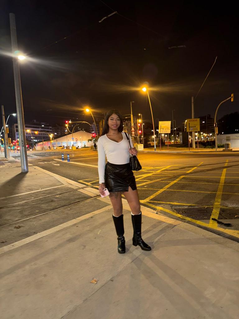 685248025: Chica busca chico en Málaga