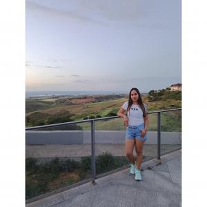 667694619: Chica busca chico en Sevilla