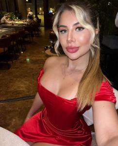 627507647: Chica busca chico en Barcelona