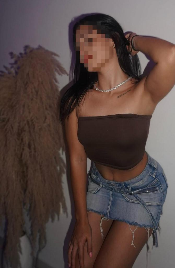 617974495: Chica busca chico en Barcelona