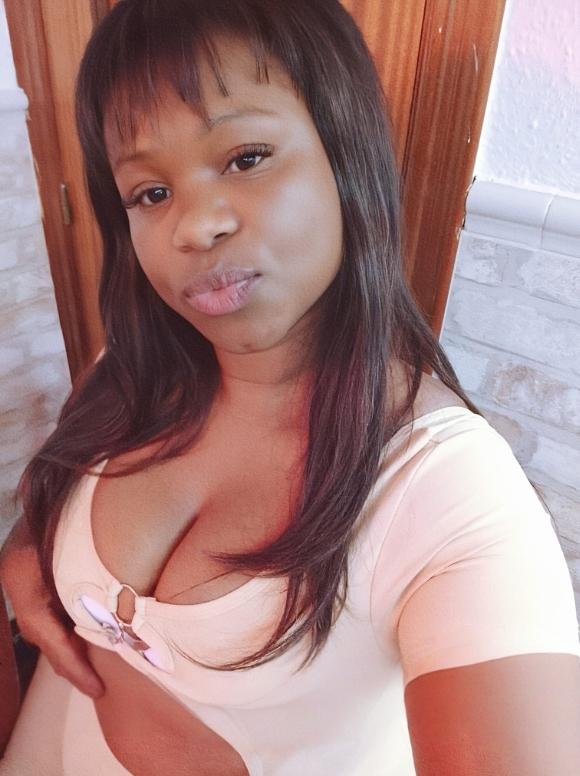 603291644: Chica busca chico en Barcelona