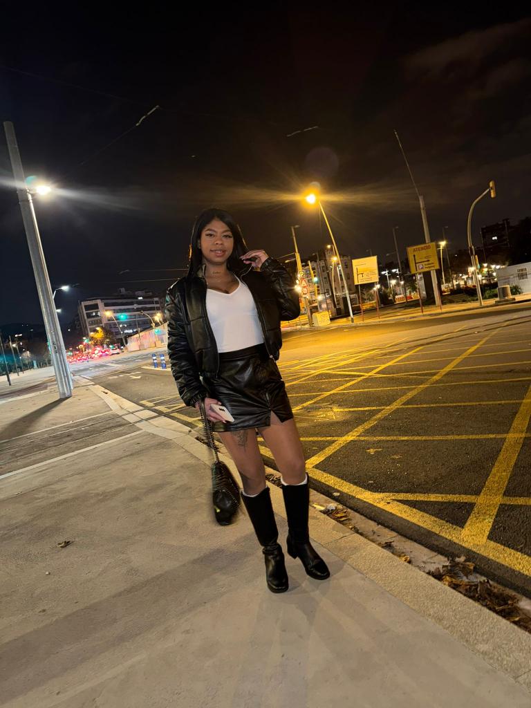 685248025: Chica busca chico en Málaga