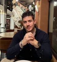 613887835: Chico busca chica en Valencia