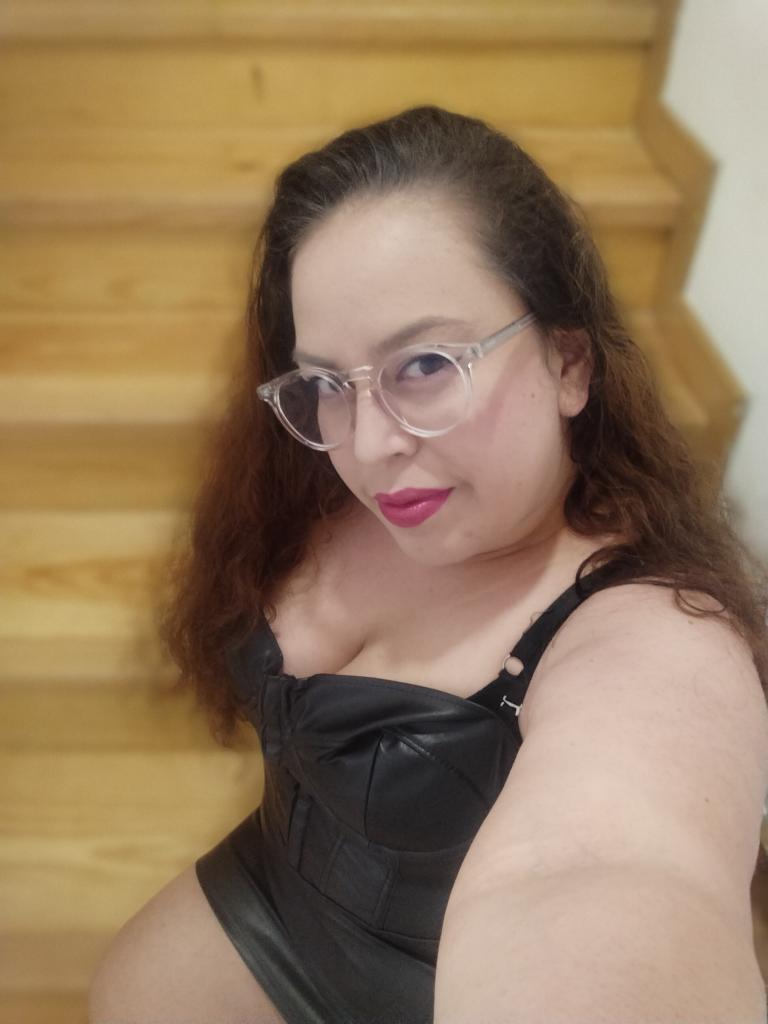641746077: Chica busca chico en Madrid