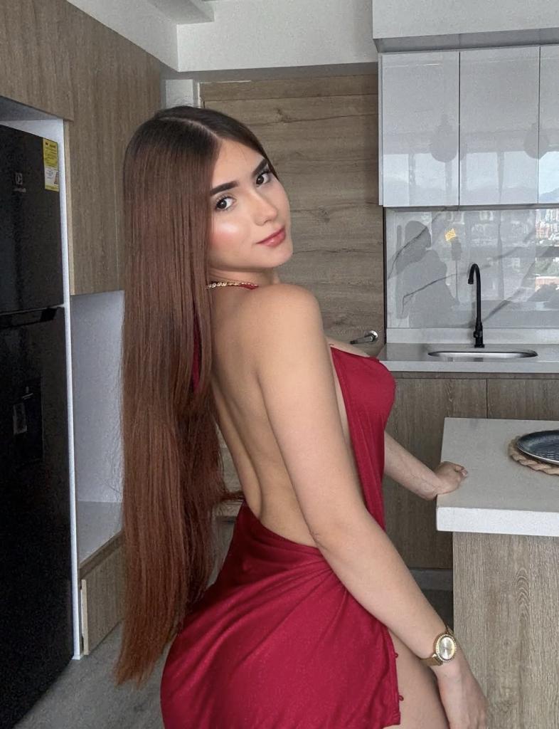 667414527: Chica busca chico en Barcelona