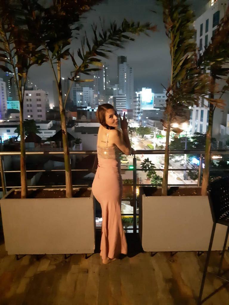 611277289: Chica busca chico en Barcelona
