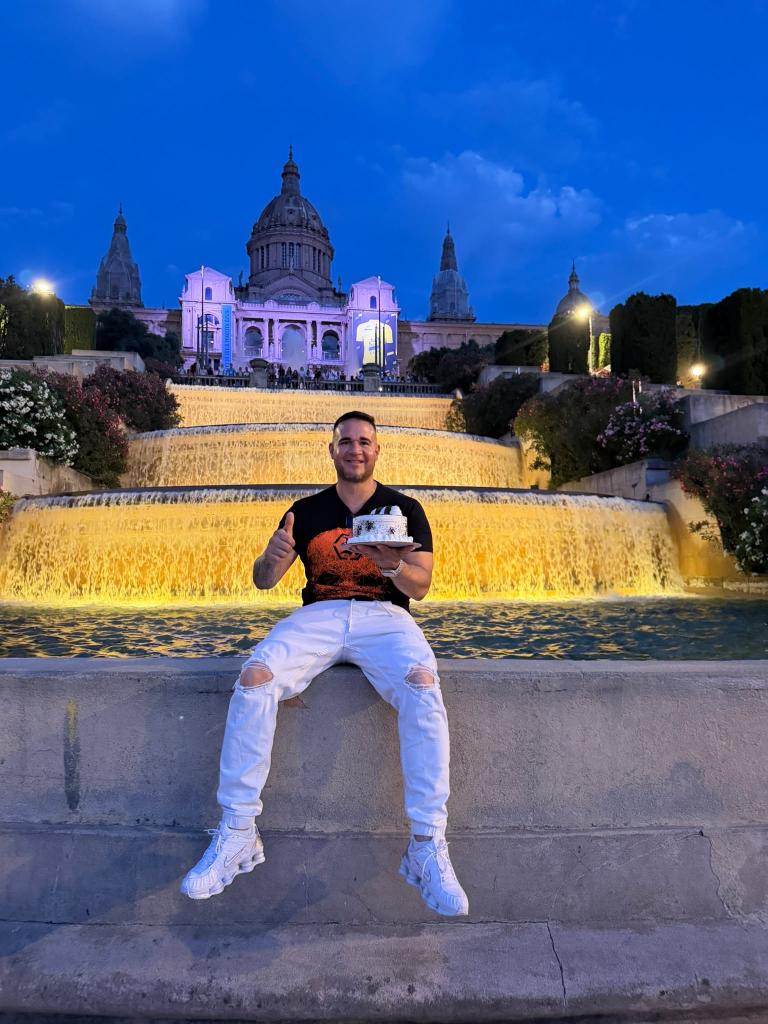 663526446: Chico busca chica en Barcelona