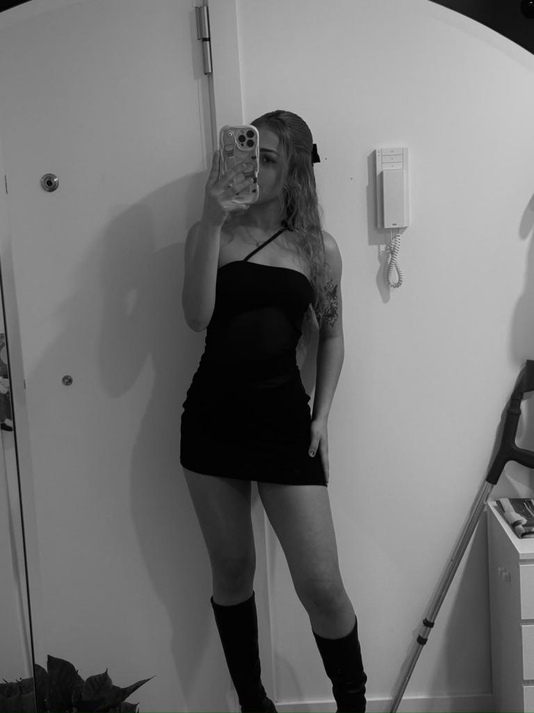 671321493: Chica busca chico en Málaga