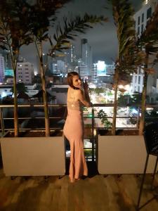 611277289: Chica busca chico en Barcelona