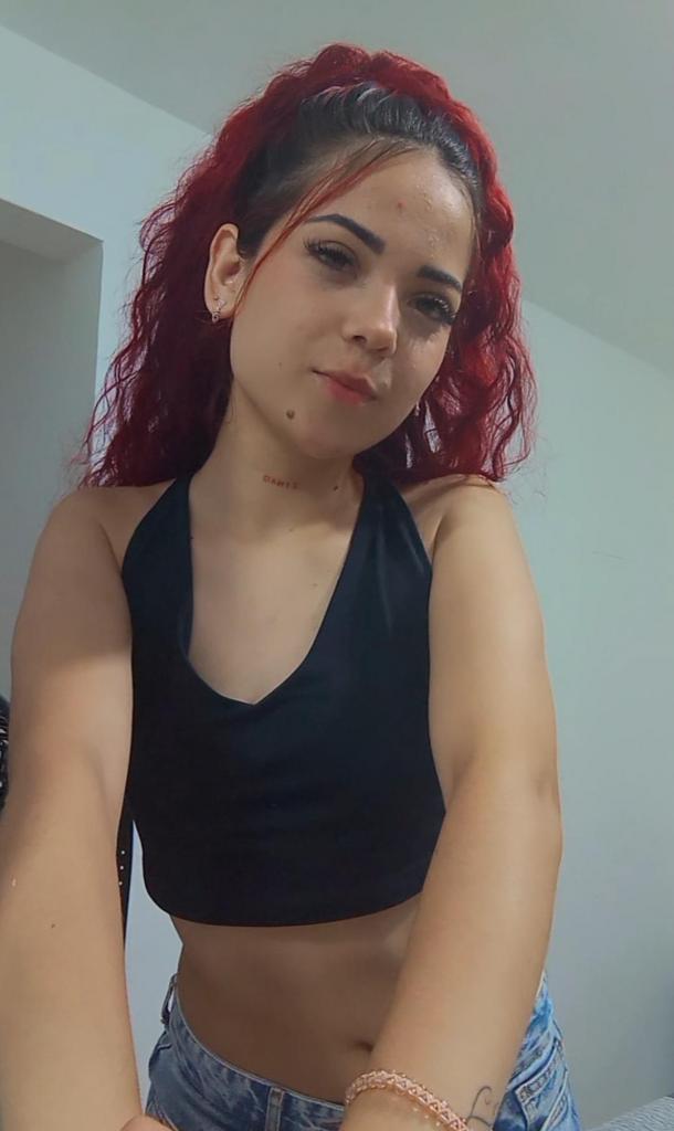 695487949: Chica busca chico en Sevilla