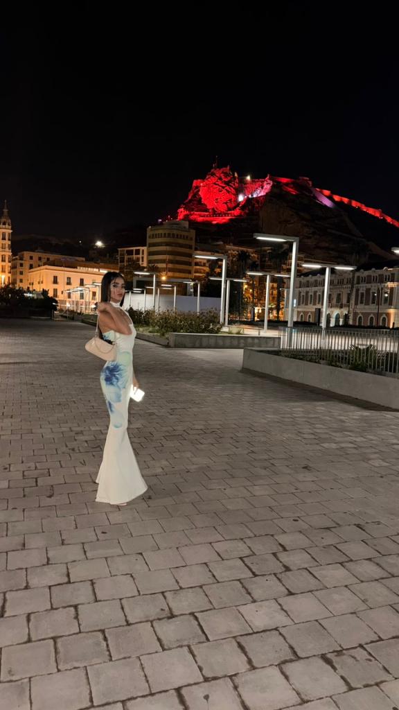 634335284: Chica busca chico en Alicante