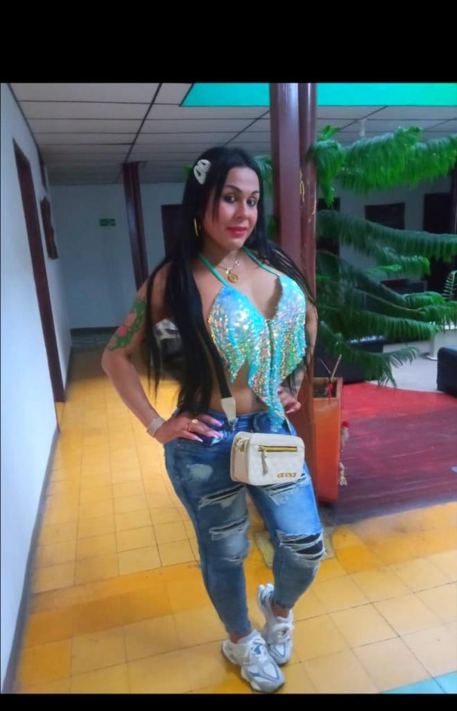 742031951: Travesti en León
