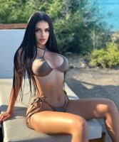 677493689: Chica busca chico en Ibiza